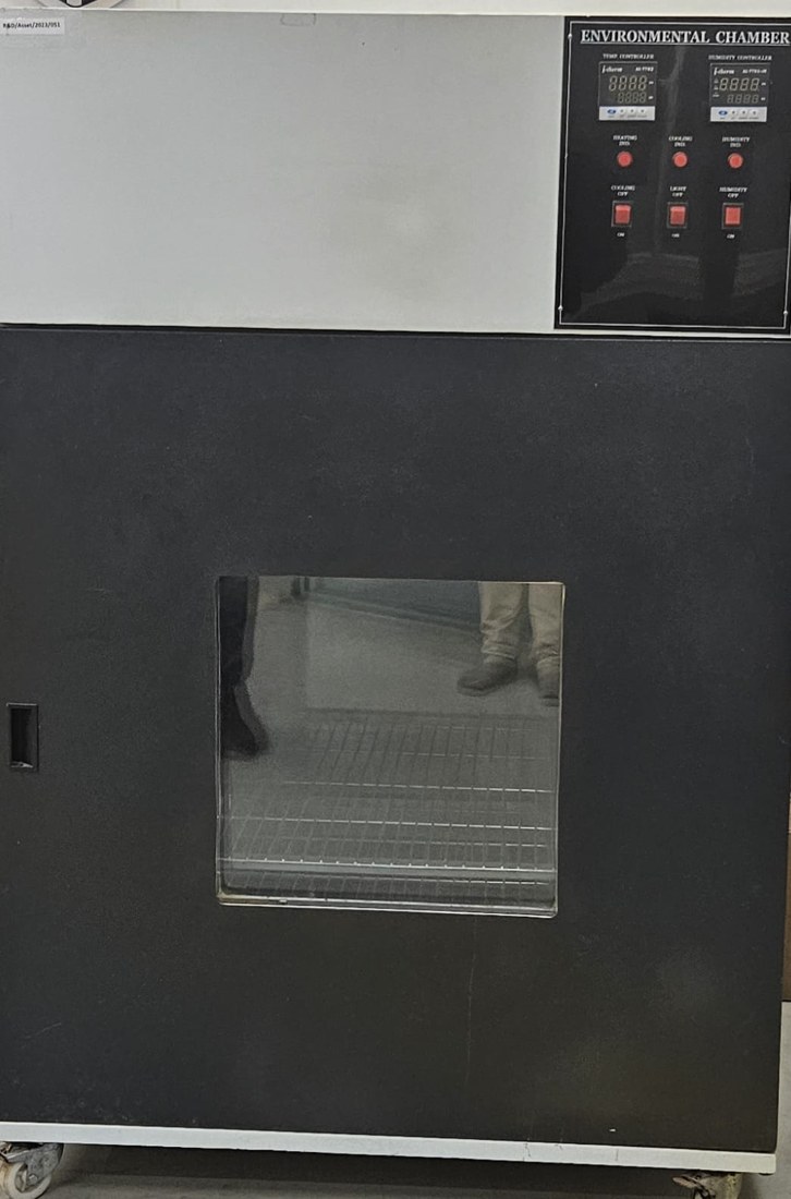 Environmental temperature and humidity test chamber